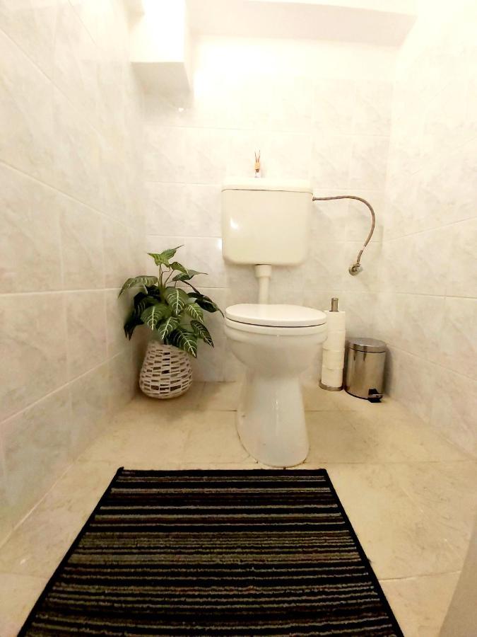 Appartement Nora Studio Apartman - Eger Extérieur photo