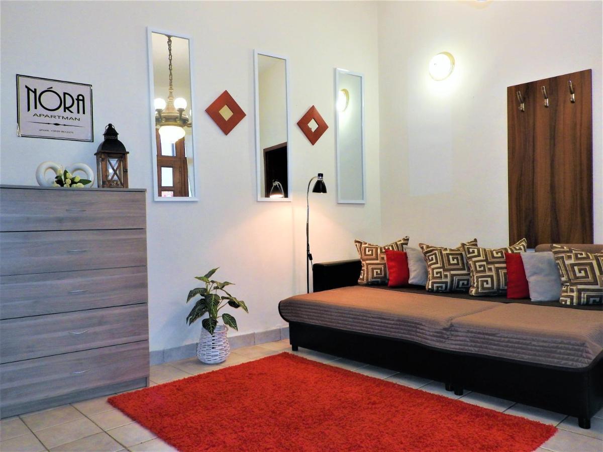 Appartement Nora Studio Apartman - Eger Extérieur photo