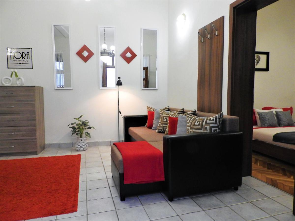 Appartement Nora Studio Apartman - Eger Extérieur photo