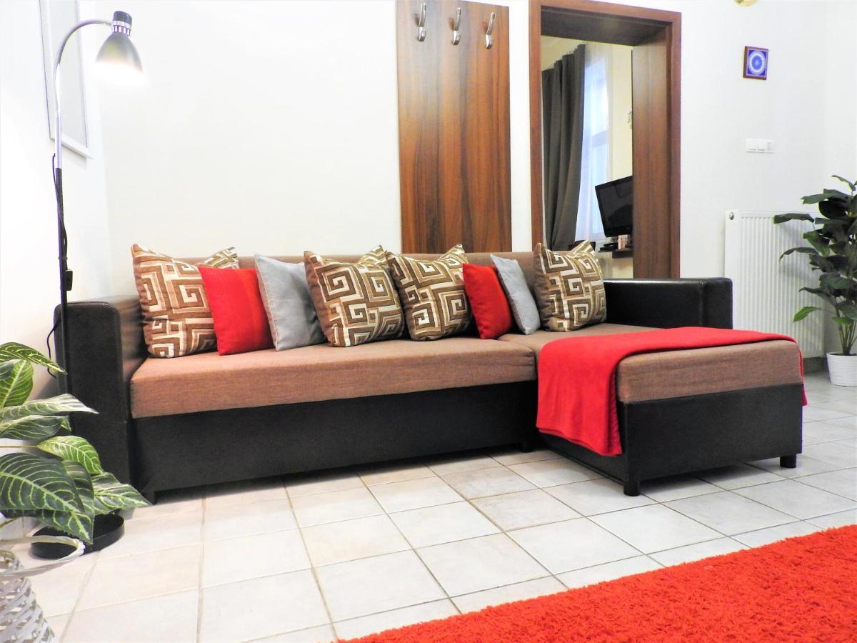 Appartement Nora Studio Apartman - Eger Extérieur photo