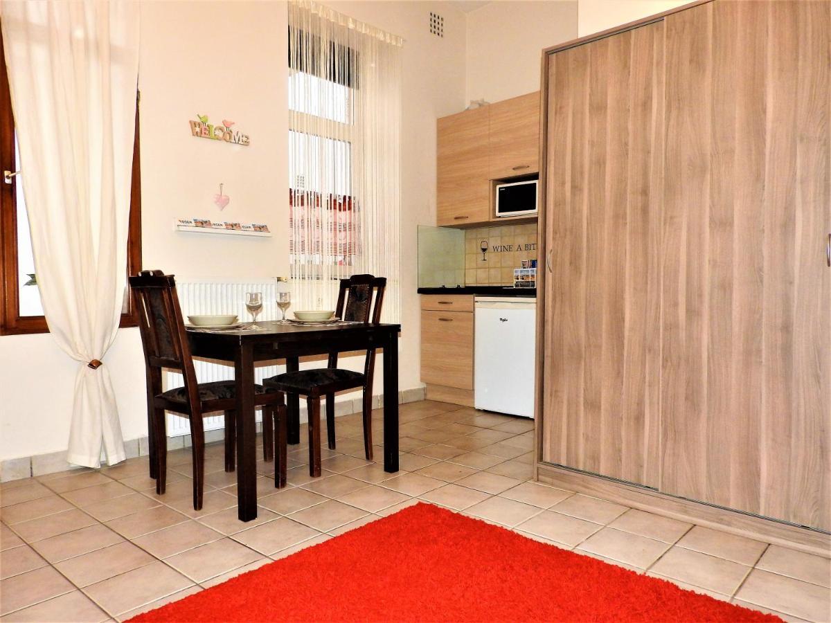 Appartement Nora Studio Apartman - Eger Extérieur photo