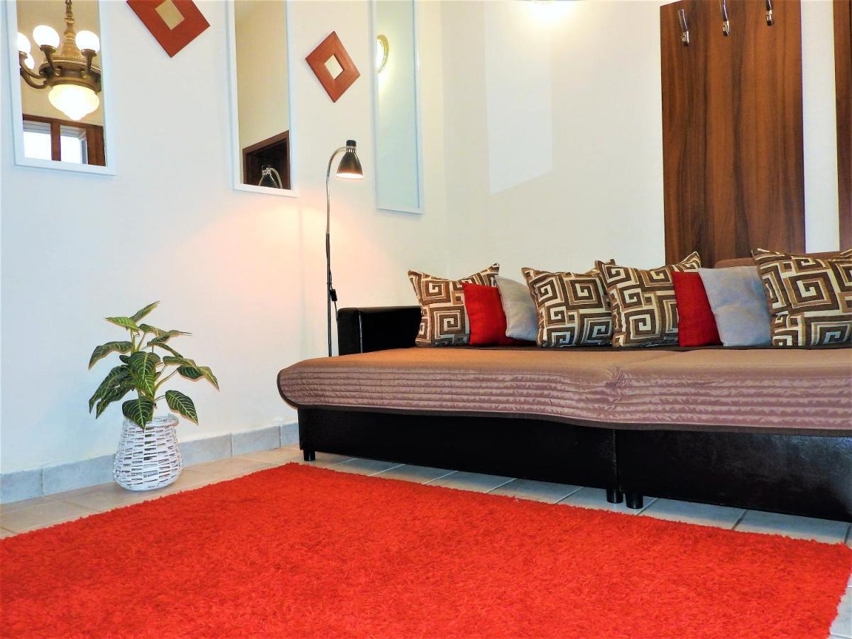 Appartement Nora Studio Apartman - Eger Extérieur photo