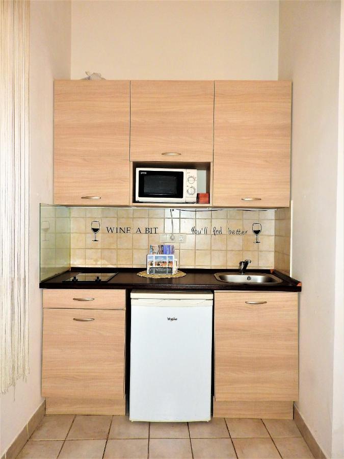 Appartement Nora Studio Apartman - Eger Extérieur photo