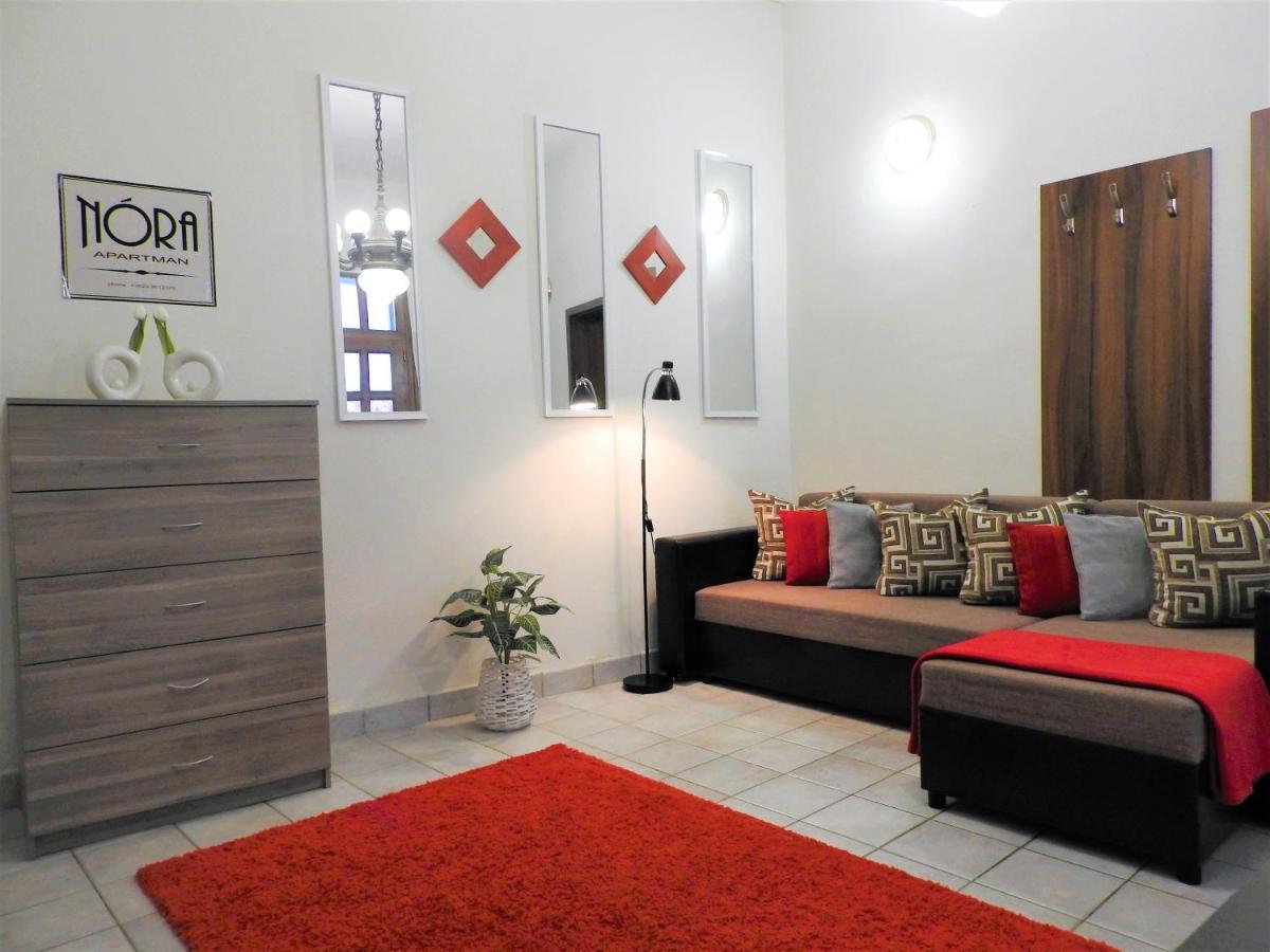 Appartement Nora Studio Apartman - Eger Extérieur photo